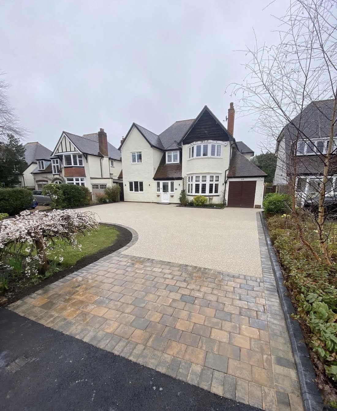 Resin driveway with block-paved apron